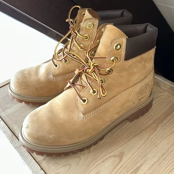 Timberland waterproof 6” OG tan boots