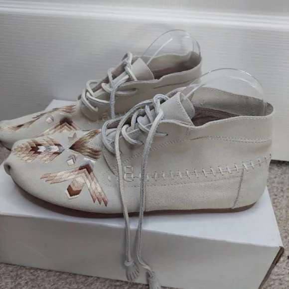 TOMS Embroidered Suede Leather Tribal Boots Size 10