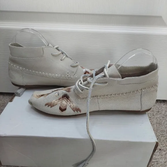TOMS Embroidered Suede Leather Tribal Boots Size 10
