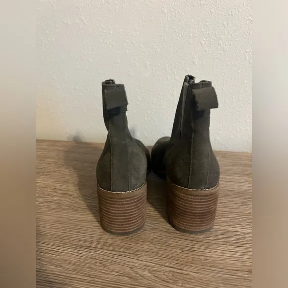 Toms Esme Tarmac Olive Suede Boots size 10