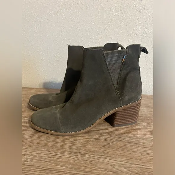 Toms Esme Tarmac Olive Suede Boots size 10