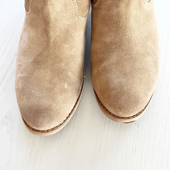 TOMS Laurel Boots Amphora Burnished Suede Tan Khaki Beige size 6 Western Cowgirl