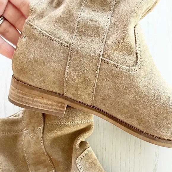TOMS Laurel Boots Amphora Burnished Suede Tan Khaki Beige size 6 Western Cowgirl