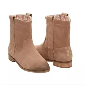 TOMS Laurel Boots Amphora Burnished Suede Tan Khaki Beige size 6 Western Cowgirl