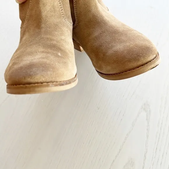 TOMS Laurel Boots Amphora Burnished Suede Tan Khaki Beige size 6 Western Cowgirl