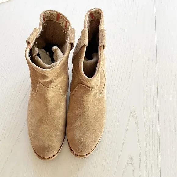 TOMS Laurel Boots Amphora Burnished Suede Tan Khaki Beige size 6 Western Cowgirl