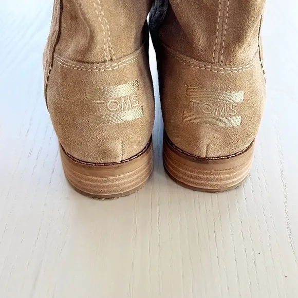 TOMS Laurel Boots Amphora Burnished Suede Tan Khaki Beige size 6 Western Cowgirl