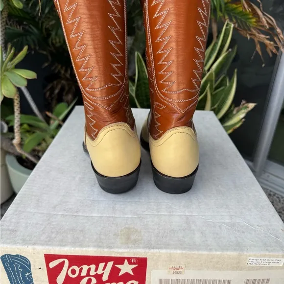 Tony Lama Vintage in box Western Cowboy Boots tow tone 9