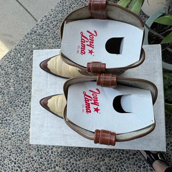Tony Lama Vintage in box Western Cowboy Boots tow tone 9