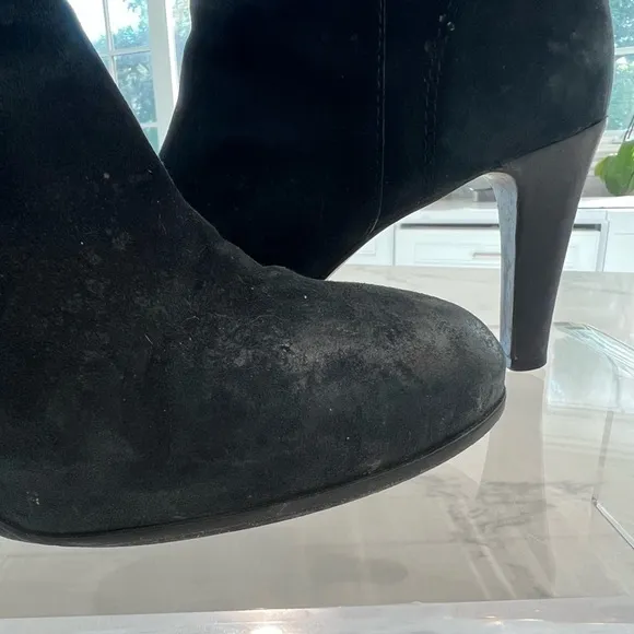 TORY BURCH Patricia Black suede 3inch booties with gold tory logo size 7.5