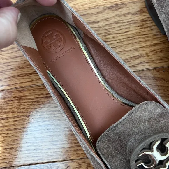 Tory Burch Suede Loafers Gold Logo Slip On Comfort Shoes Size 8M