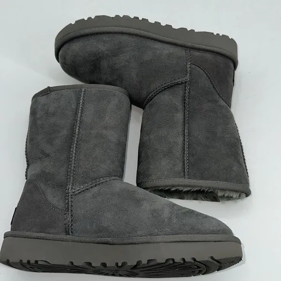 UEC Ugg Classic II gray low suede boots size 5 no box, worn once