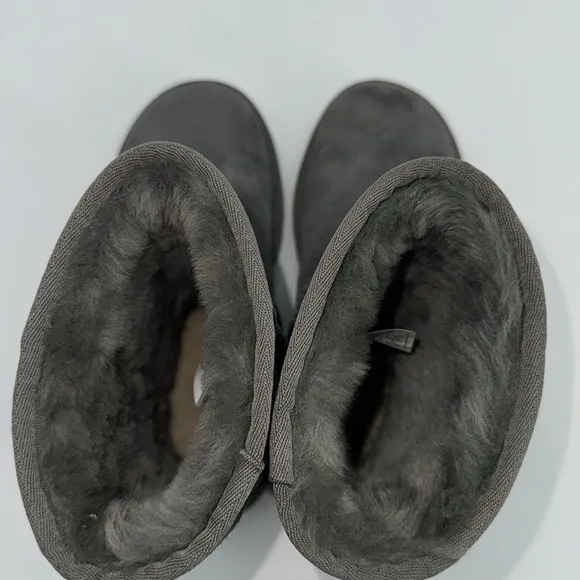 UEC Ugg Classic II gray low suede boots size 5 no box, worn once