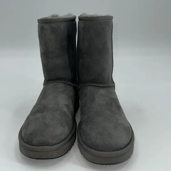 UEC Ugg Classic II gray low suede boots size 5 no box, worn once