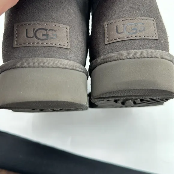 UEC Ugg Classic II gray low suede boots size 5 no box, worn once