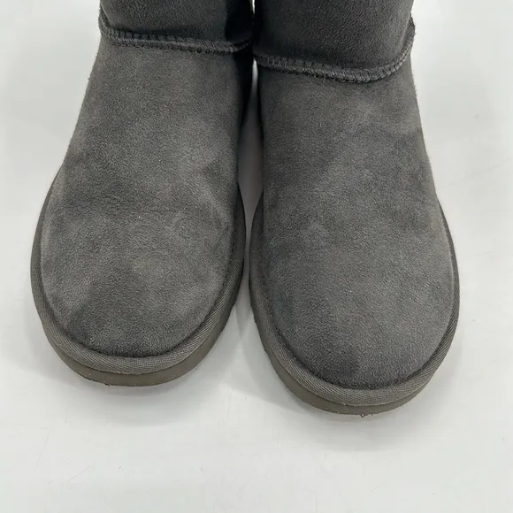 UEC Ugg Classic II gray low suede boots size 5 no box, worn once