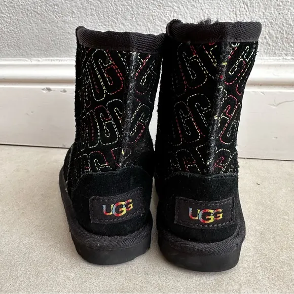 UGG 1112383T Toddlers' Black Rainbow Classic Il Graphic Stitch Boots 25EU / 8 US