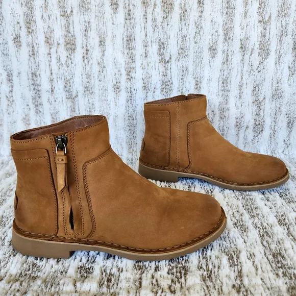 UGG &quot;Rea&quot; Chestnut Nubuck Leather Ankle Boots Shearling Wool | Women's Size 9