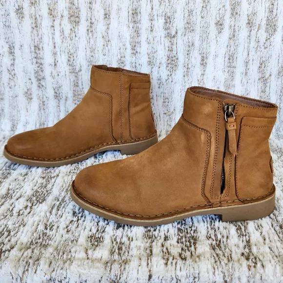 UGG &quot;Rea&quot; Chestnut Nubuck Leather Ankle Boots Shearling Wool | Women's Size 9