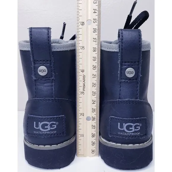 UGG Australia 1003165K Sheepskin Lined Black Leather Boots Boys US1 Waterproof