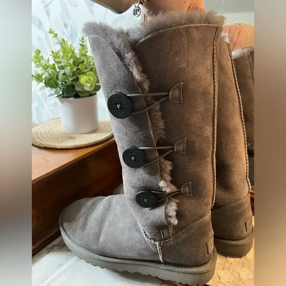 UGG Australia 1873 Tall Bailey Button Triplet II Winter Boots Fur Lined Size 9