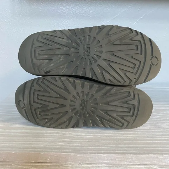 UGG Australia Bailey Button Triplet Tall Gray Suede Boots Size 7
