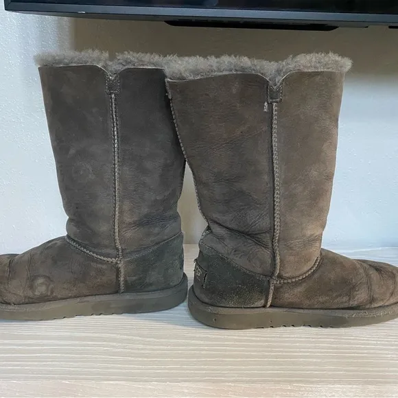 UGG Australia Bailey Button Triplet Tall Gray Suede Boots Size 7