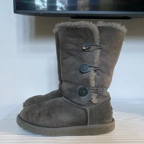 UGG Australia Bailey Button Triplet Tall Gray Suede Boots Size 7