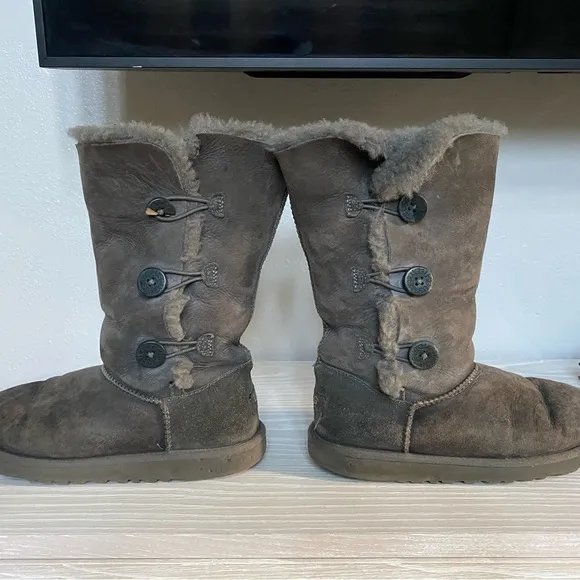UGG Australia Bailey Button Triplet Tall Gray Suede Boots Size 7
