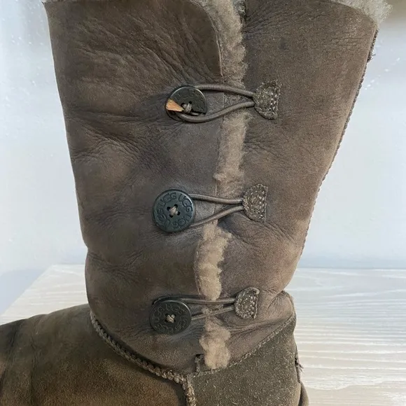UGG Australia Bailey Button Triplet Tall Gray Suede Boots Size 7