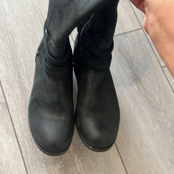Ugg Australia Darcie black leather and suede riding boots size 5.5