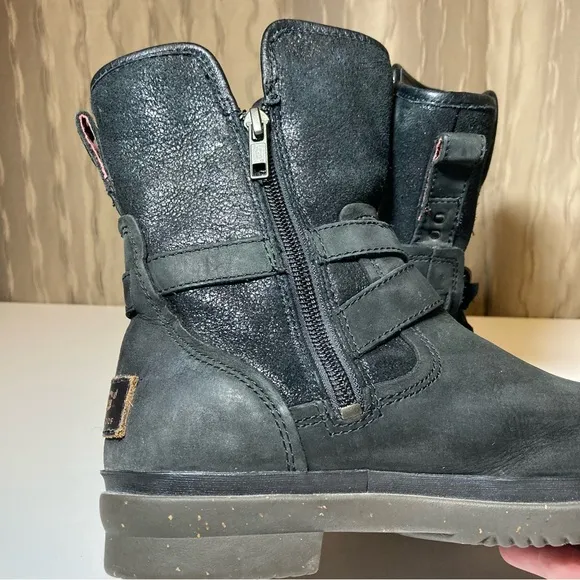 Ugg Australia Simmens Women's 6 Black Waterproof Straps Buckles 1008439 Low Calf