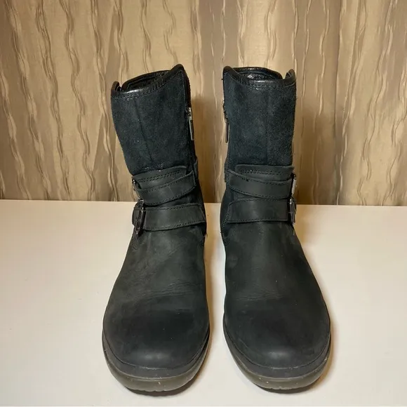 Ugg Australia Simmens Women's 6 Black Waterproof Straps Buckles 1008439 Low Calf