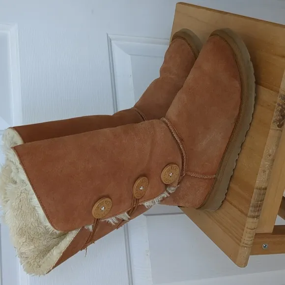 Ugg Bailey Boots Women's Size 7 Brown With Buttons And Faux Fur Trim