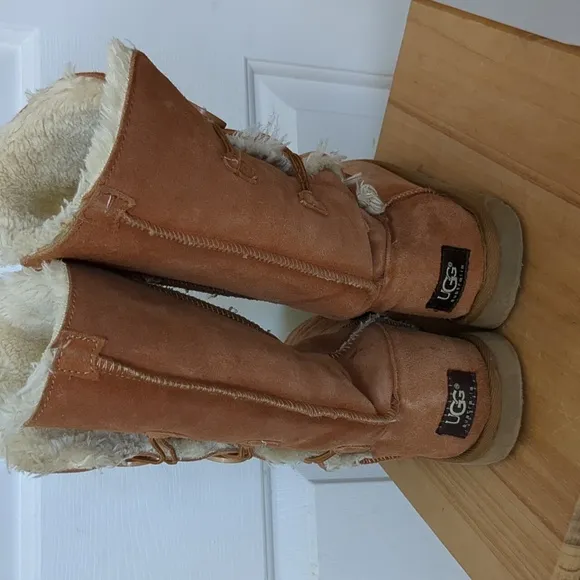 Ugg Bailey Boots Women's Size 7 Brown With Buttons And Faux Fur Trim