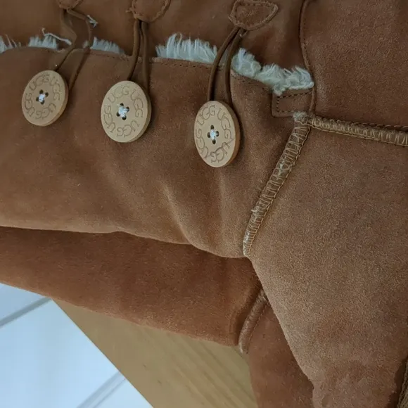 Ugg Bailey Boots Women's Size 7 Brown With Buttons And Faux Fur Trim