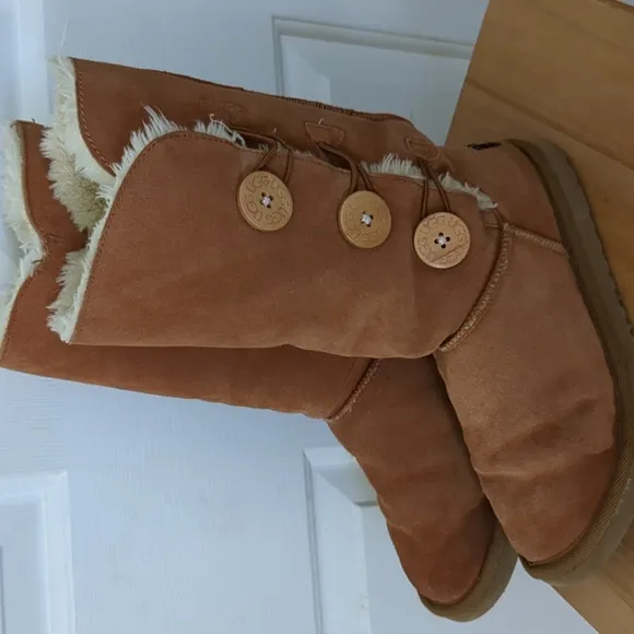 Ugg Bailey Boots Women's Size 7 Brown With Buttons And Faux Fur Trim
