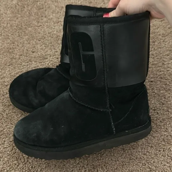 UGG Black classic Leather suede shearing boots Size 5