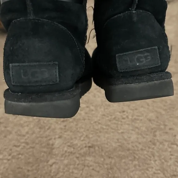 UGG Black classic Leather suede shearing boots Size 5