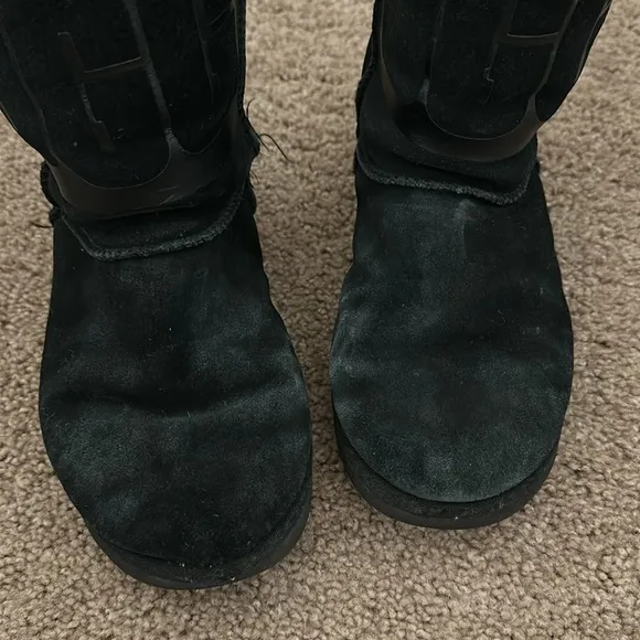 UGG Black classic Leather suede shearing boots Size 5