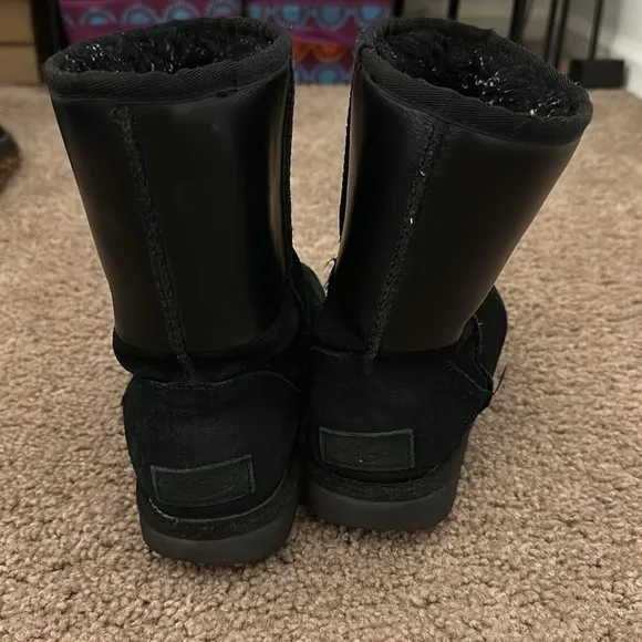 UGG Black classic Leather suede shearing boots Size 5