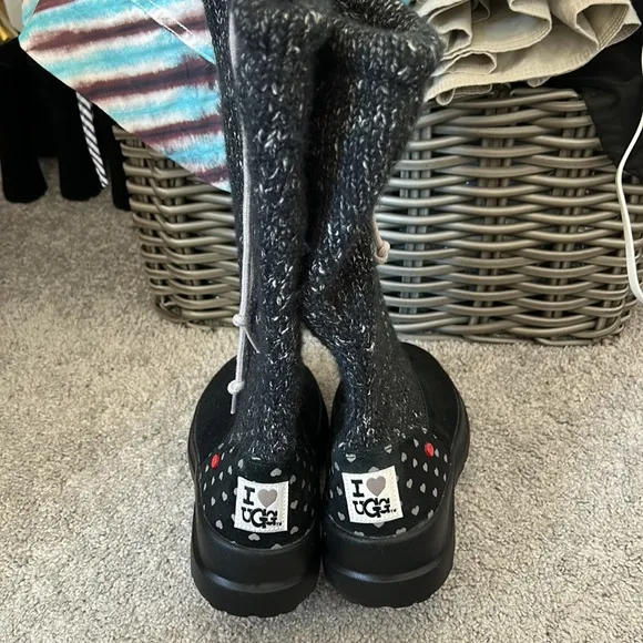 UGG BOOTS SIZE 5 BRAND NEW