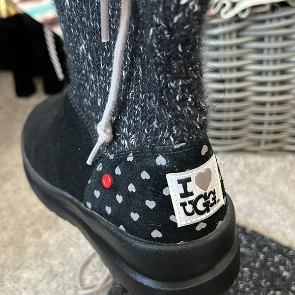 UGG BOOTS SIZE 5 BRAND NEW