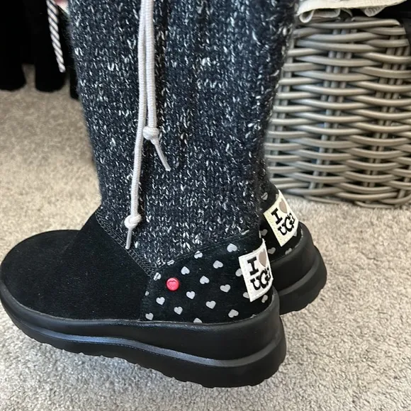 UGG BOOTS SIZE 5 BRAND NEW