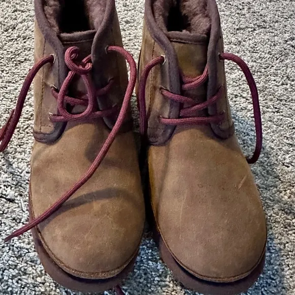 UGG Brown neumel chukka Boots with Burgundy Laces