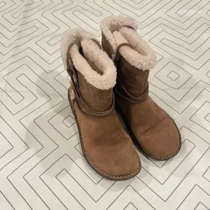 UGG Chestnut Leather Boots