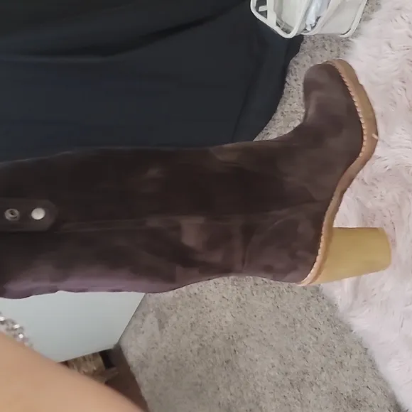 Ugg chocolate brown suede boots (Pvcb2)