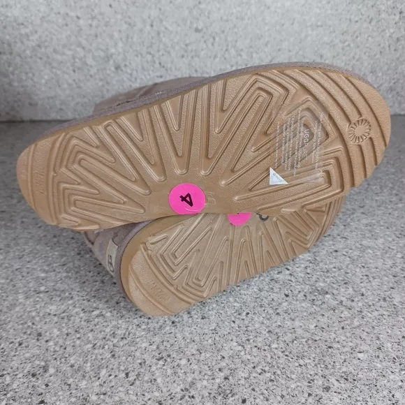 UGG Classic Boots Star Print Girls Size 4 Youth Shoes