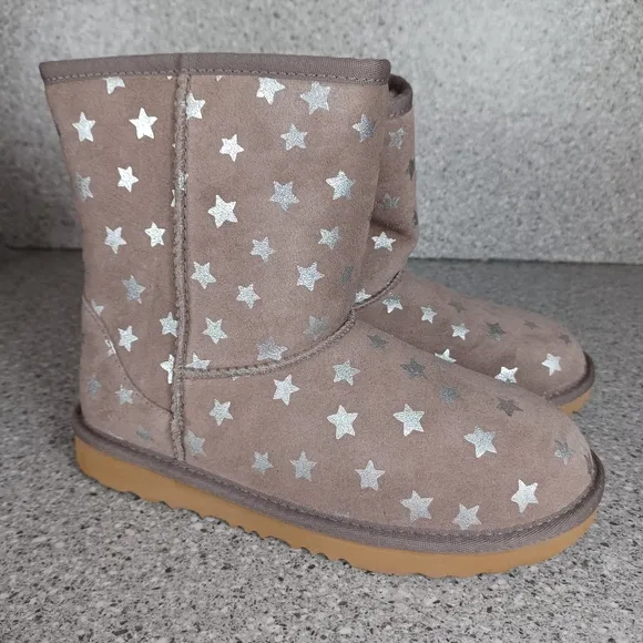 UGG Classic Boots Star Print Girls Size 4 Youth Shoes