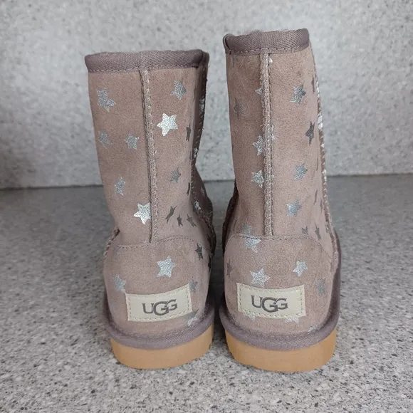 UGG Classic Boots Star Print Girls Size 4 Youth Shoes